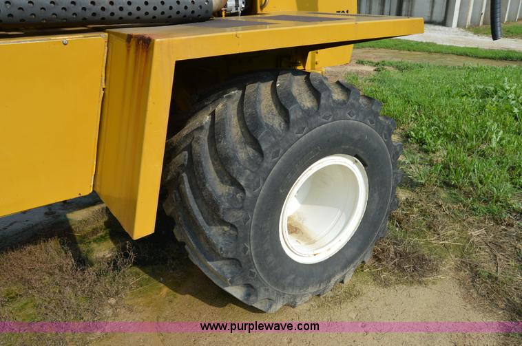 image for item H2785 1997 Ag-Chem TerraGator 1844 self-propelled applicator