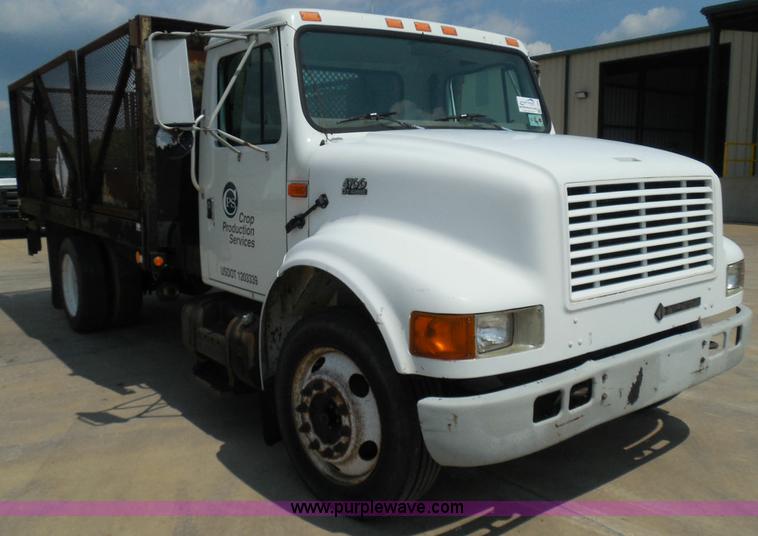 image for item I3383 2000 International 4700 Lo-Profile flatbed truck
