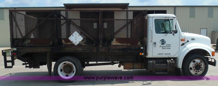 image for item I3383 2000 International 4700 Lo-Profile flatbed truck