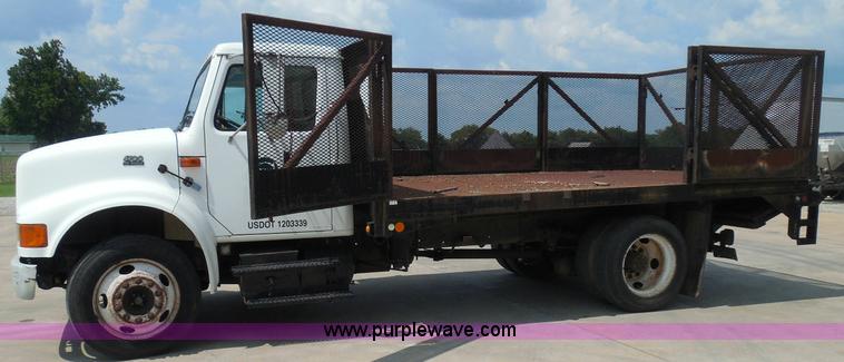 image for item I3383 2000 International 4700 Lo-Profile flatbed truck