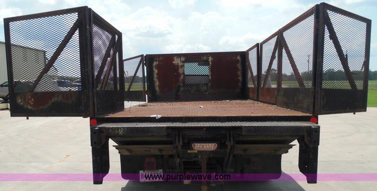 image for item I3383 2000 International 4700 Lo-Profile flatbed truck