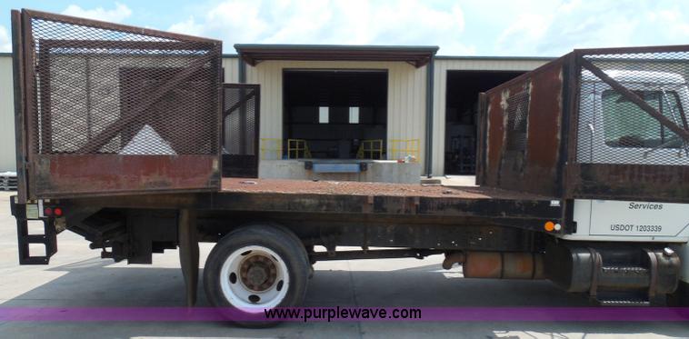 image for item I3383 2000 International 4700 Lo-Profile flatbed truck