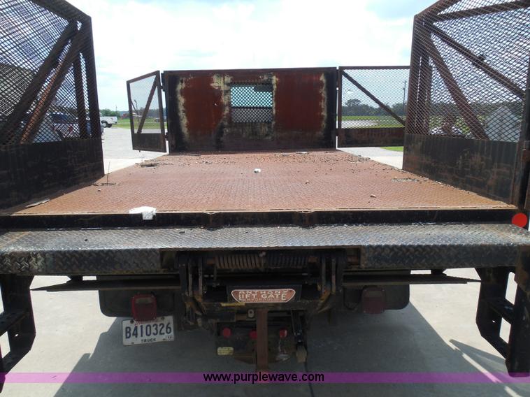 image for item I3383 2000 International 4700 Lo-Profile flatbed truck