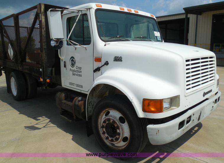 image for item I3383 2000 International 4700 Lo-Profile flatbed truck
