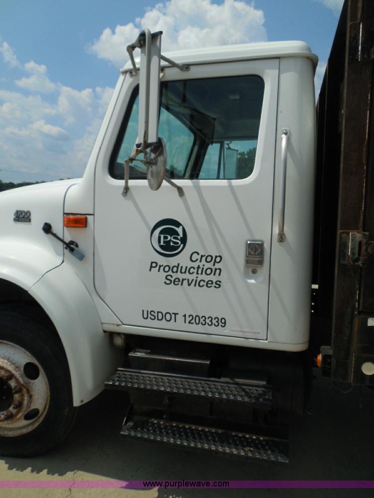 image for item I3383 2000 International 4700 Lo-Profile flatbed truck