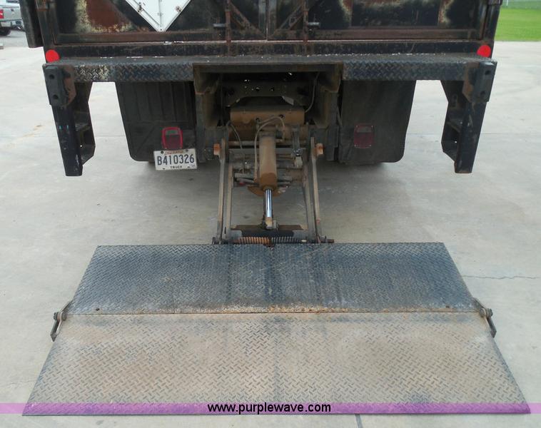 image for item I3383 2000 International 4700 Lo-Profile flatbed truck