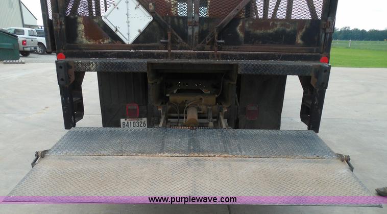 image for item I3383 2000 International 4700 Lo-Profile flatbed truck