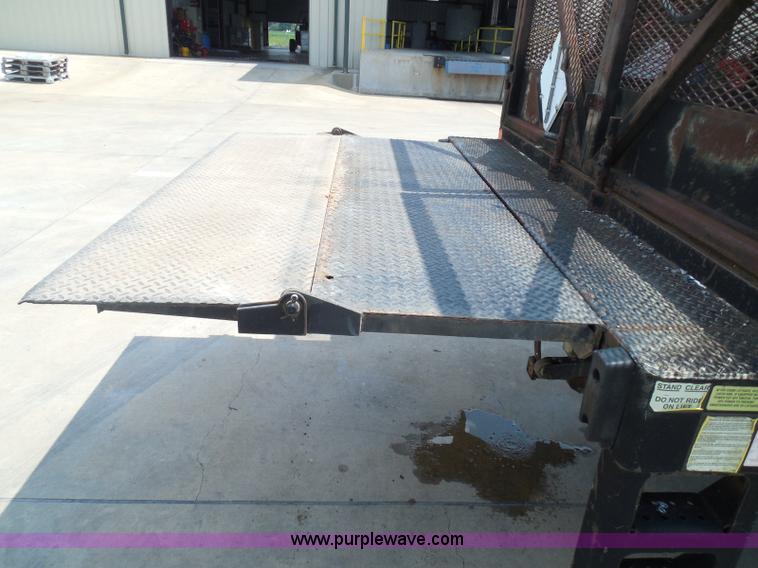 image for item I3383 2000 International 4700 Lo-Profile flatbed truck