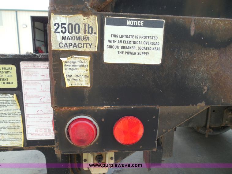 image for item I3383 2000 International 4700 Lo-Profile flatbed truck