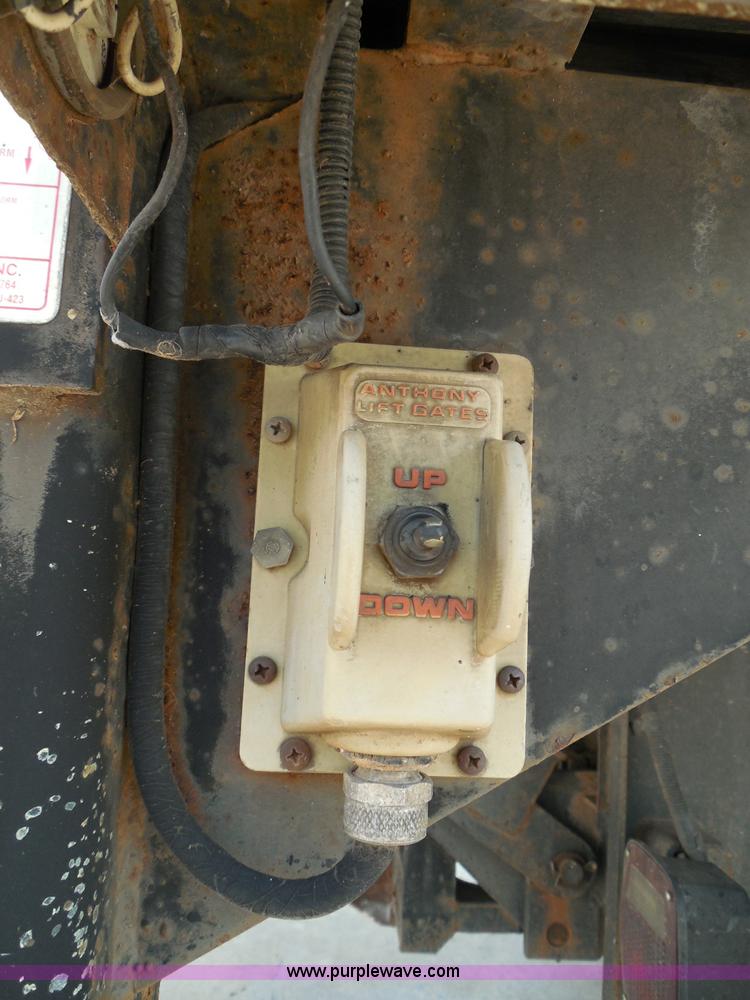 image for item I3383 2000 International 4700 Lo-Profile flatbed truck