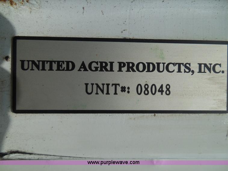 image for item I3383 2000 International 4700 Lo-Profile flatbed truck