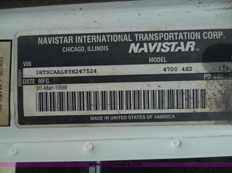 image for item I3383 2000 International 4700 Lo-Profile flatbed truck