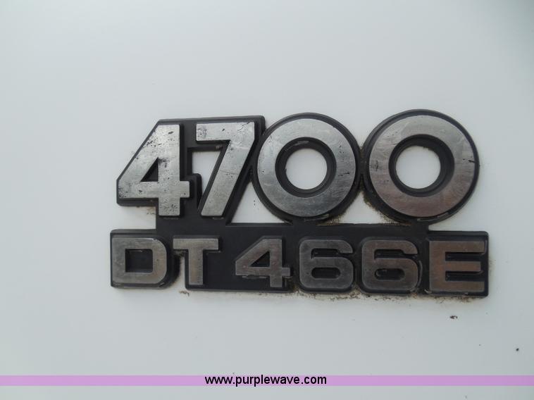 image for item I3383 2000 International 4700 Lo-Profile flatbed truck