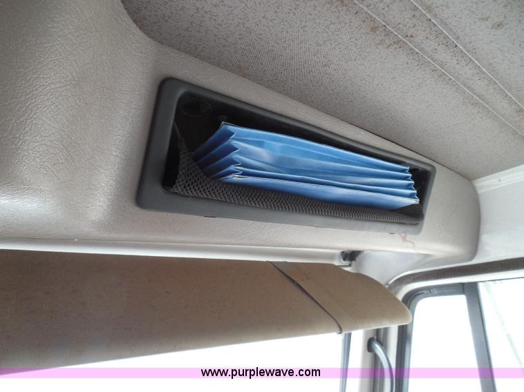 image for item I3383 2000 International 4700 Lo-Profile flatbed truck