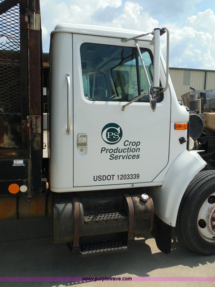 image for item I3383 2000 International 4700 Lo-Profile flatbed truck