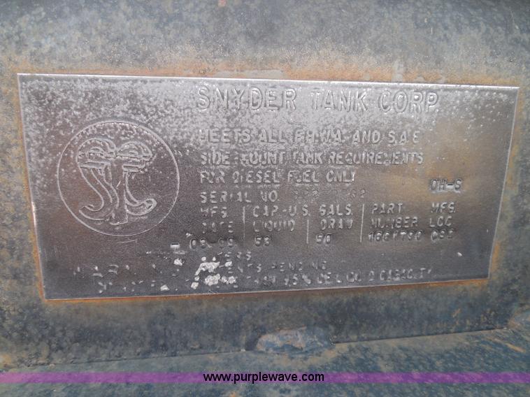 image for item I3383 2000 International 4700 Lo-Profile flatbed truck