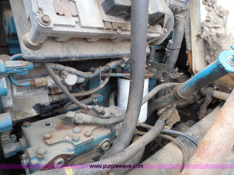 image for item I3383 2000 International 4700 Lo-Profile flatbed truck