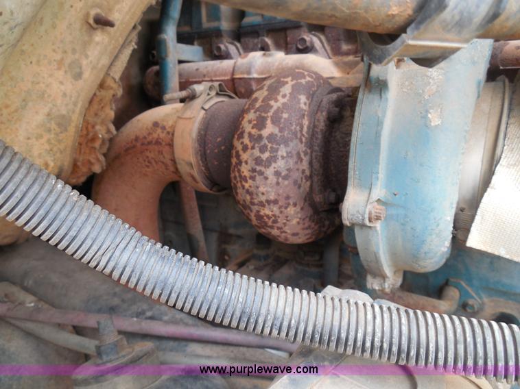 image for item I3383 2000 International 4700 Lo-Profile flatbed truck