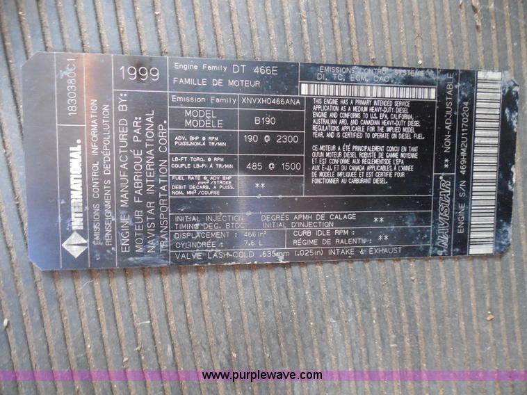 image for item I3383 2000 International 4700 Lo-Profile flatbed truck