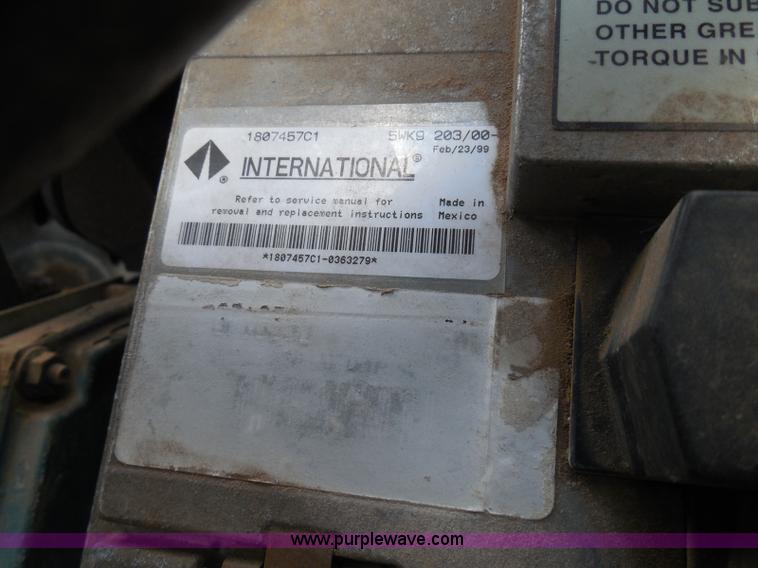 image for item I3383 2000 International 4700 Lo-Profile flatbed truck