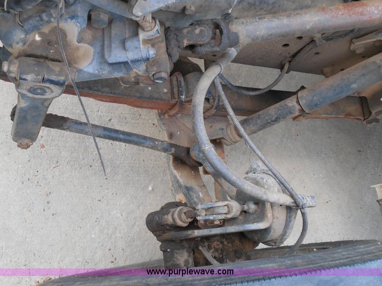 image for item I3383 2000 International 4700 Lo-Profile flatbed truck