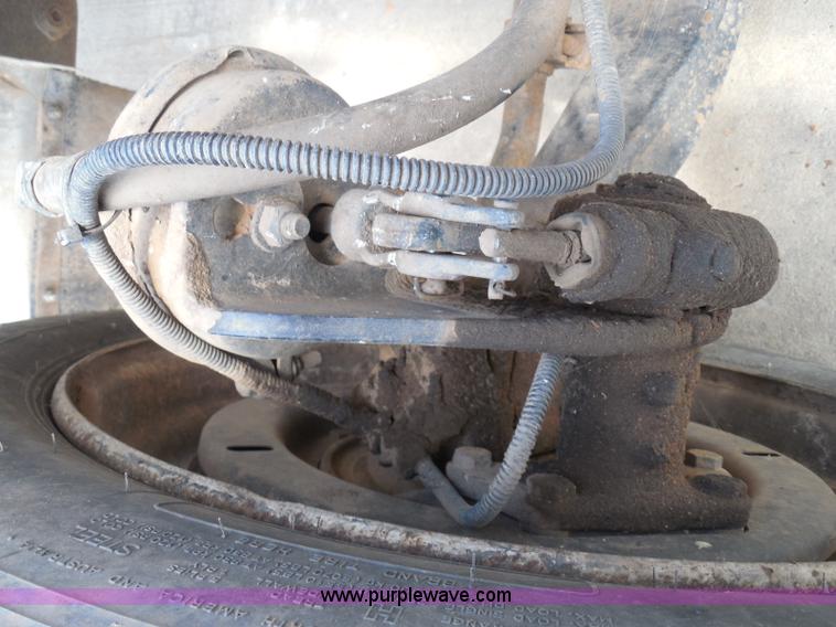 image for item I3383 2000 International 4700 Lo-Profile flatbed truck