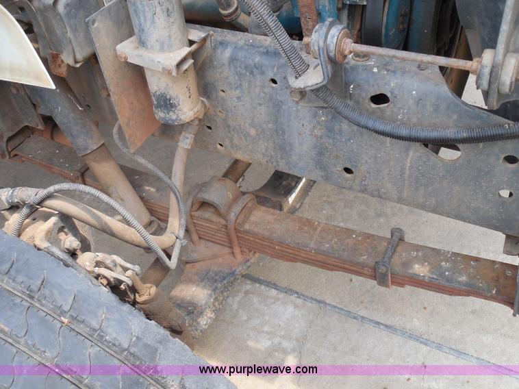 image for item I3383 2000 International 4700 Lo-Profile flatbed truck