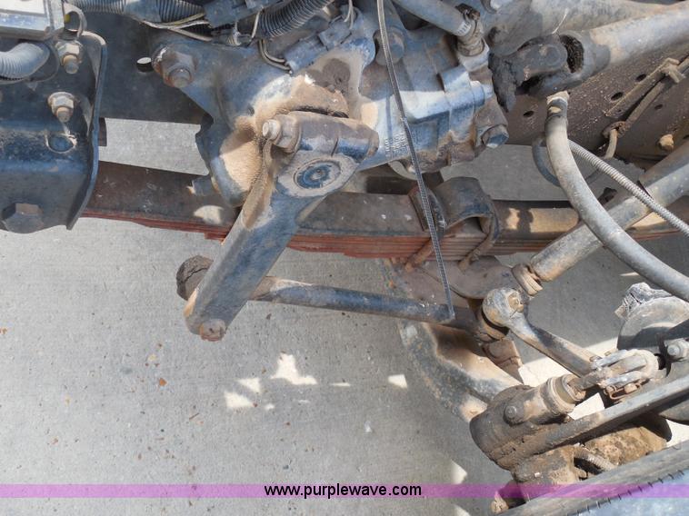 image for item I3383 2000 International 4700 Lo-Profile flatbed truck