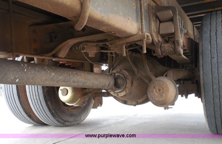 image for item I3383 2000 International 4700 Lo-Profile flatbed truck