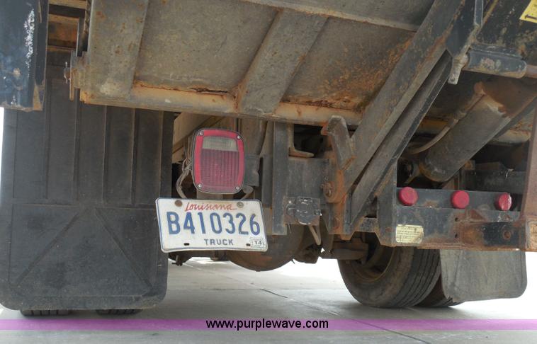 image for item I3383 2000 International 4700 Lo-Profile flatbed truck