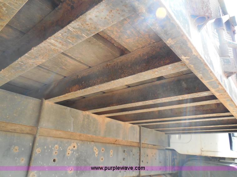 image for item I3383 2000 International 4700 Lo-Profile flatbed truck