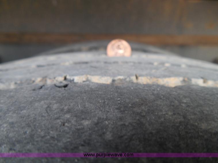 image for item I3383 2000 International 4700 Lo-Profile flatbed truck