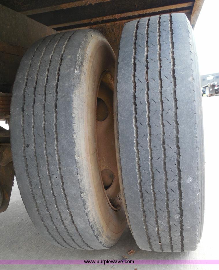 image for item I3383 2000 International 4700 Lo-Profile flatbed truck