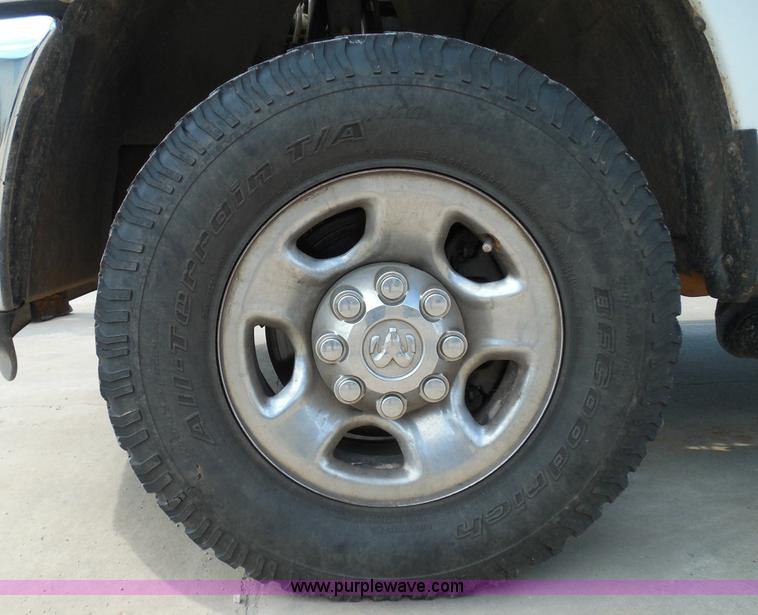 image for item I3385 2011 Dodge Ram 2500 HD Crew Cab pickup truck