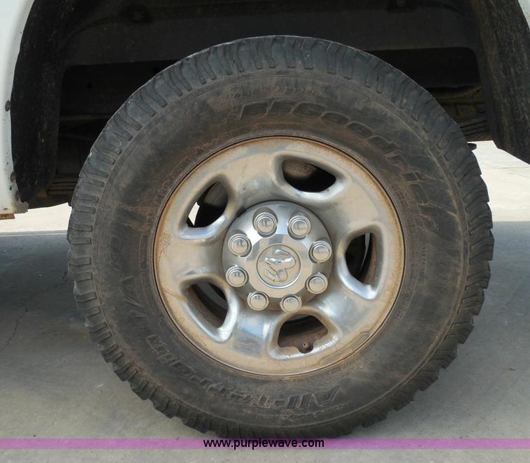 image for item I3385 2011 Dodge Ram 2500 HD Crew Cab pickup truck