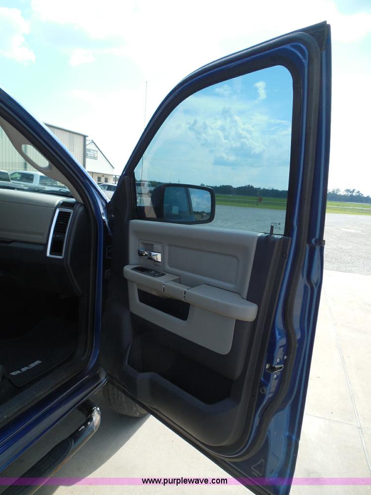 image for item I3386 2010 Dodge Ram 2500 HD SLT Crew Cab pickup truck