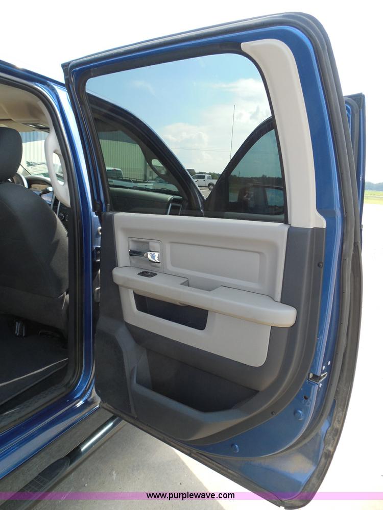 image for item I3386 2010 Dodge Ram 2500 HD SLT Crew Cab pickup truck