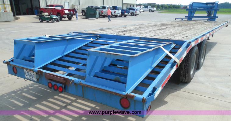 image for item I3387 1999 CFS Welding Services gooseneck flatbed trailer