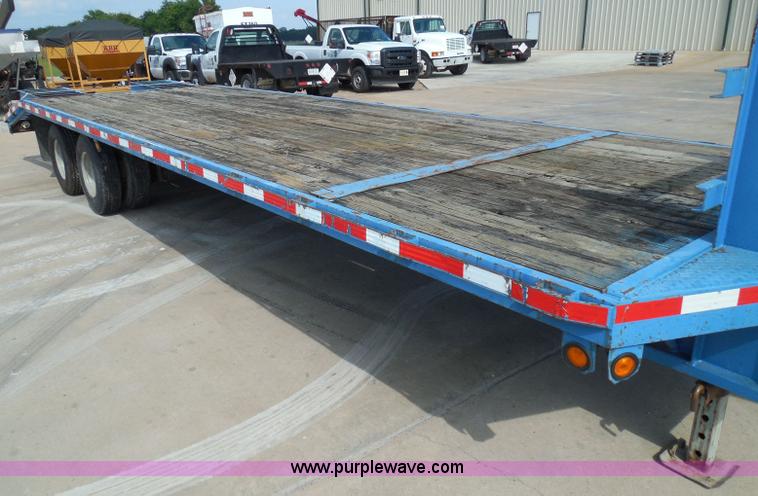 image for item I3387 1999 CFS Welding Services gooseneck flatbed trailer