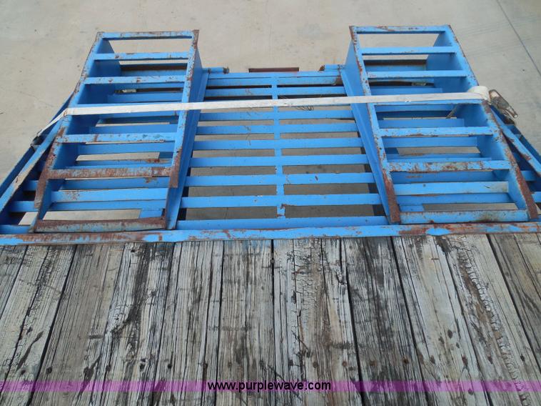 image for item I3387 1999 CFS Welding Services gooseneck flatbed trailer