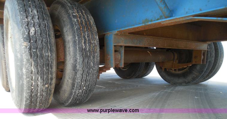 image for item I3387 1999 CFS Welding Services gooseneck flatbed trailer