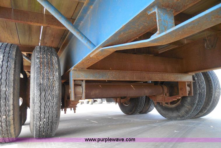 image for item I3387 1999 CFS Welding Services gooseneck flatbed trailer