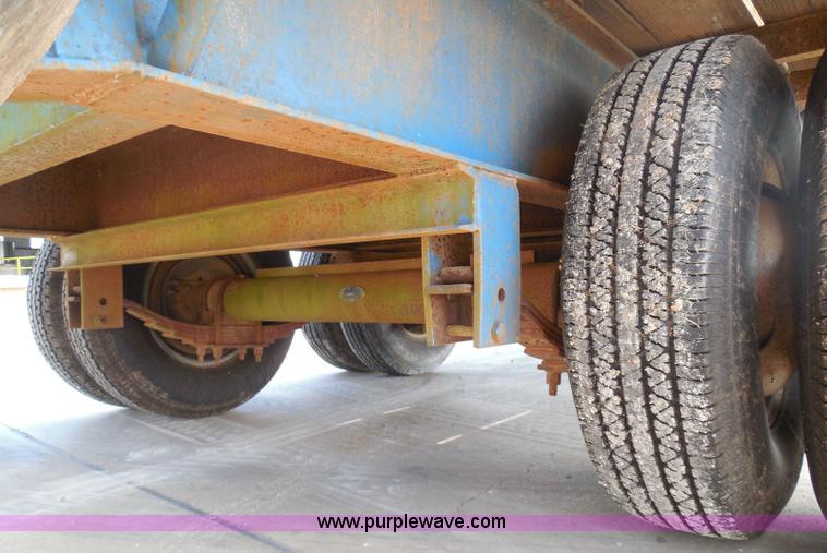 image for item I3387 1999 CFS Welding Services gooseneck flatbed trailer