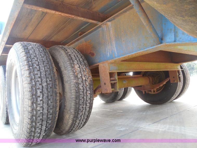 image for item I3387 1999 CFS Welding Services gooseneck flatbed trailer