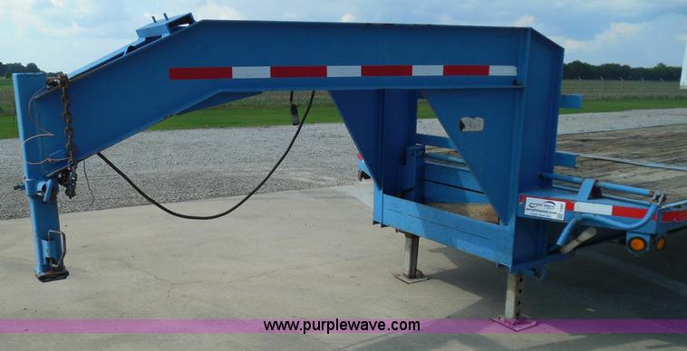 image for item I3387 1999 CFS Welding Services gooseneck flatbed trailer