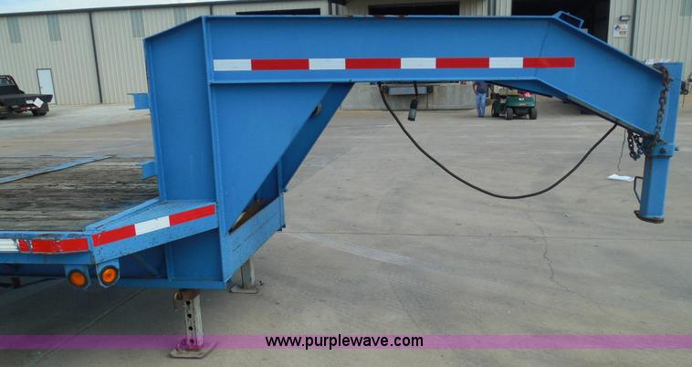 image for item I3387 1999 CFS Welding Services gooseneck flatbed trailer