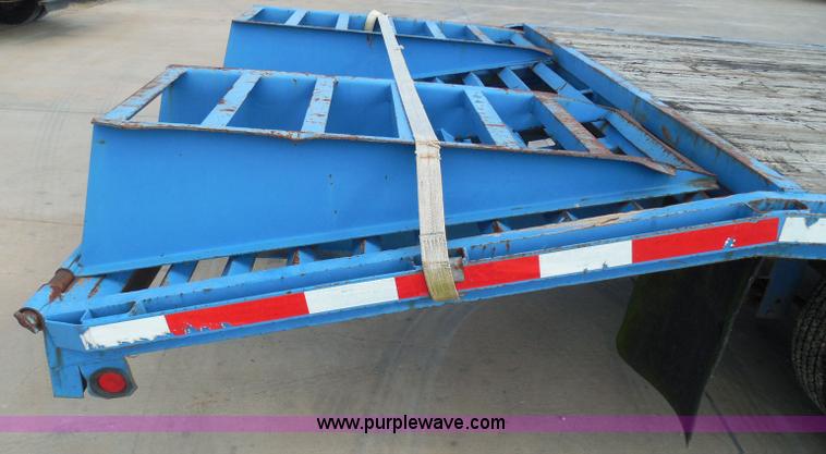 image for item I3387 1999 CFS Welding Services gooseneck flatbed trailer