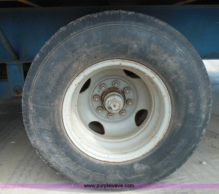 image for item I3387 1999 CFS Welding Services gooseneck flatbed trailer