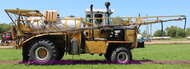 image for item J2098 1994 Ag-Chem TerraGator 1854 self-propelled sprayer