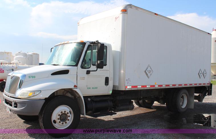 image for item J2108 2003 International DuraStar 4400 box truck